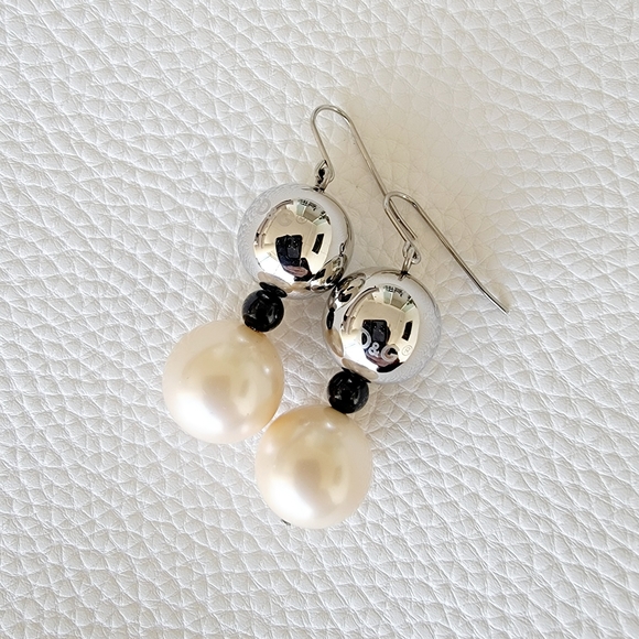 D&G silver and pearl drop earrings - Picture 2 of 4